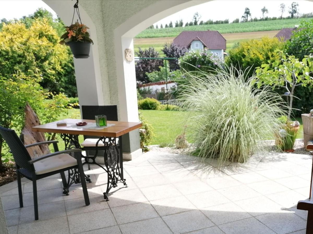 Cosy Apartment In Oed Hling With Garden Mauer bei Amstetten Exterior foto